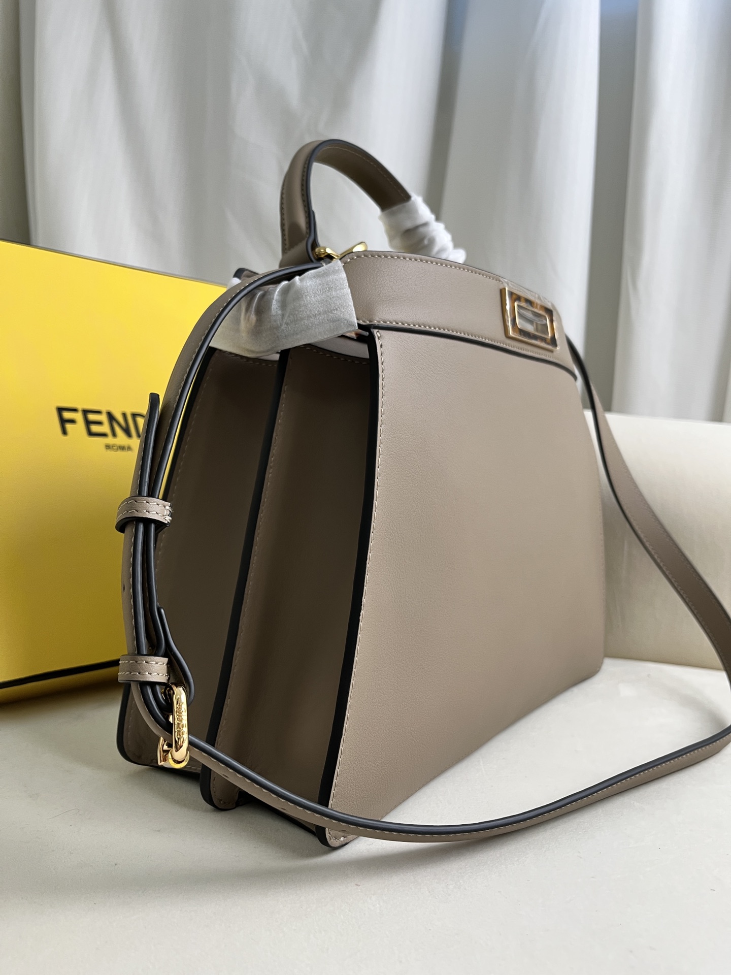 Fendi Peekaboo ISeeU Small Leather Beige | Fendi