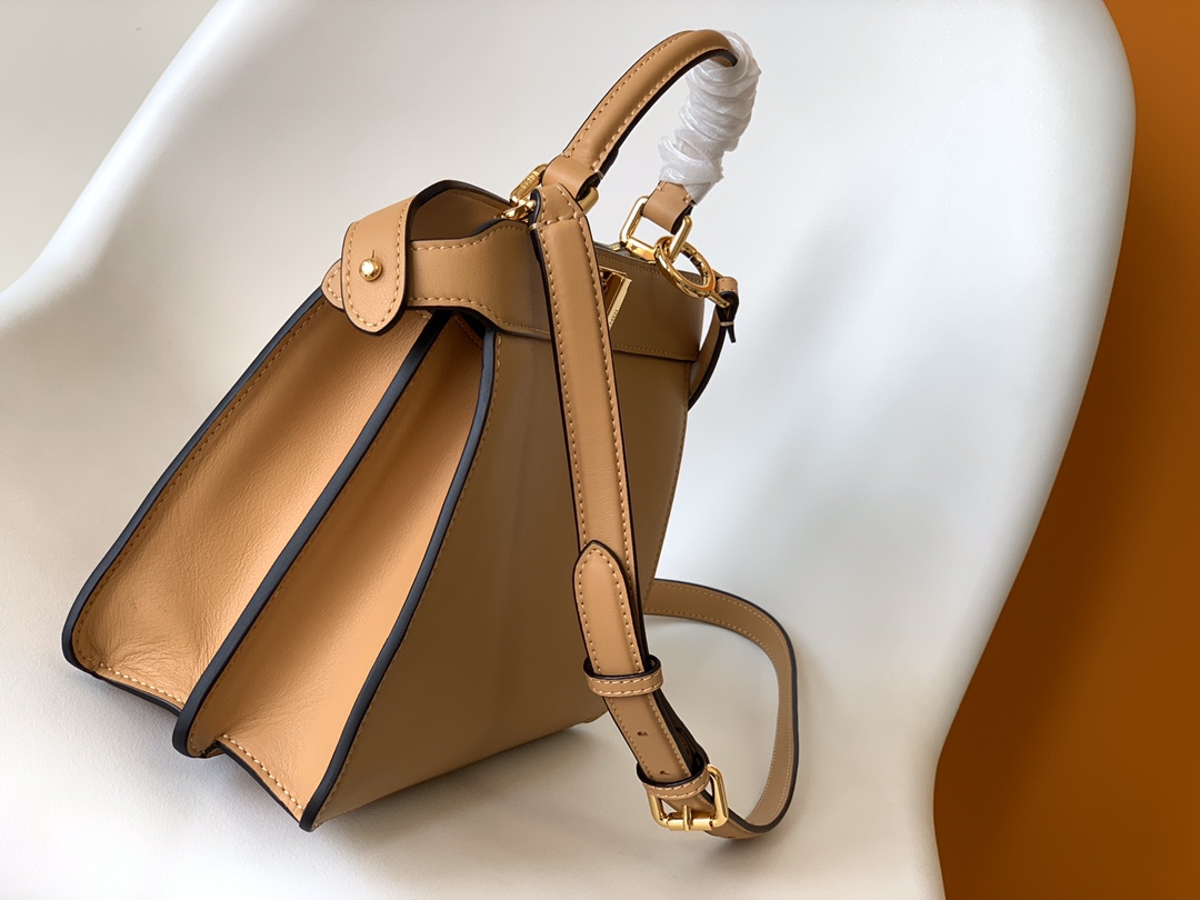 Fendi Peekaboo ISeeU Small Leather Beige | Fendi