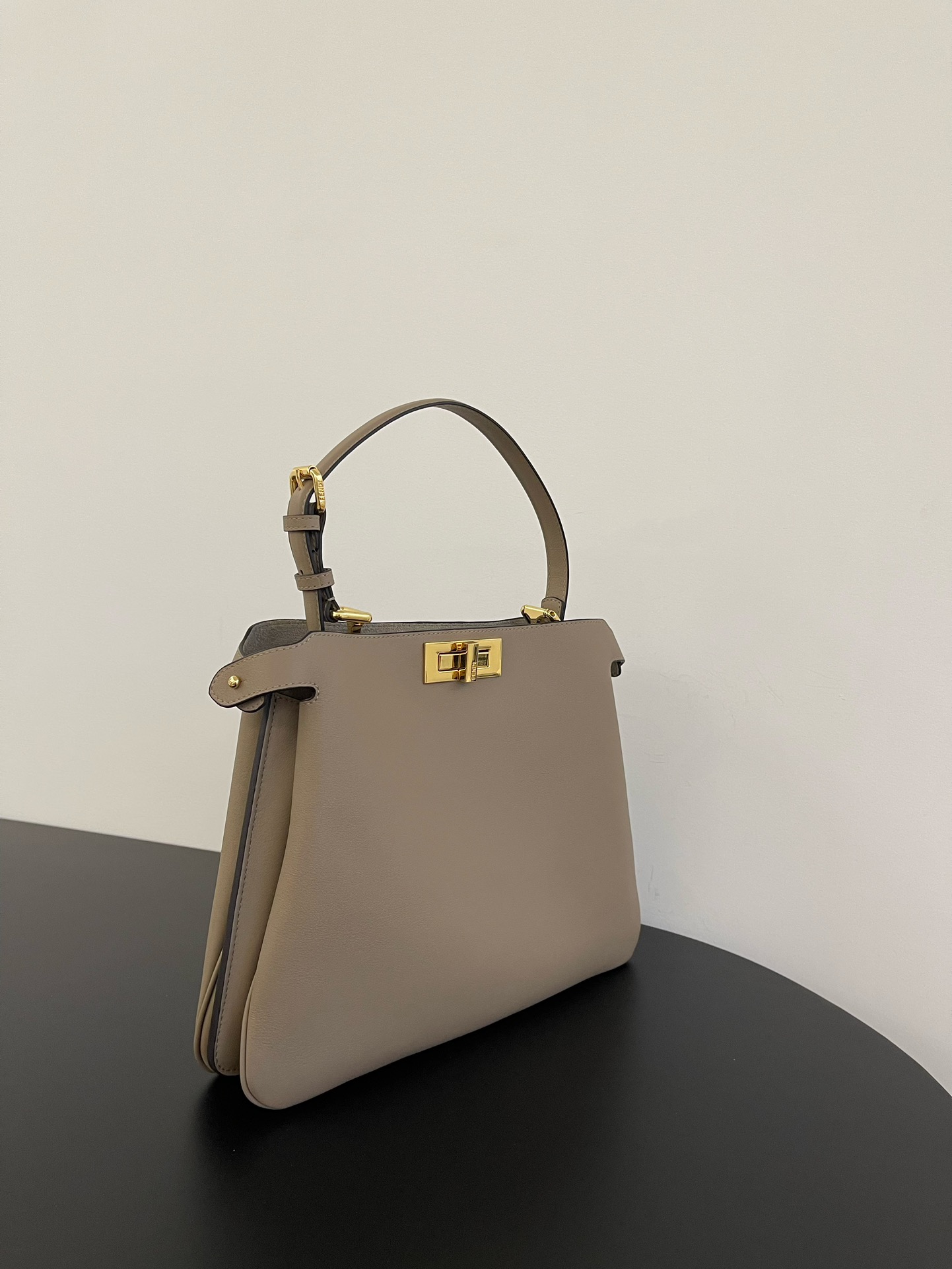 Fendi Peekaboo Soft Medium Leather Grey | Fendi