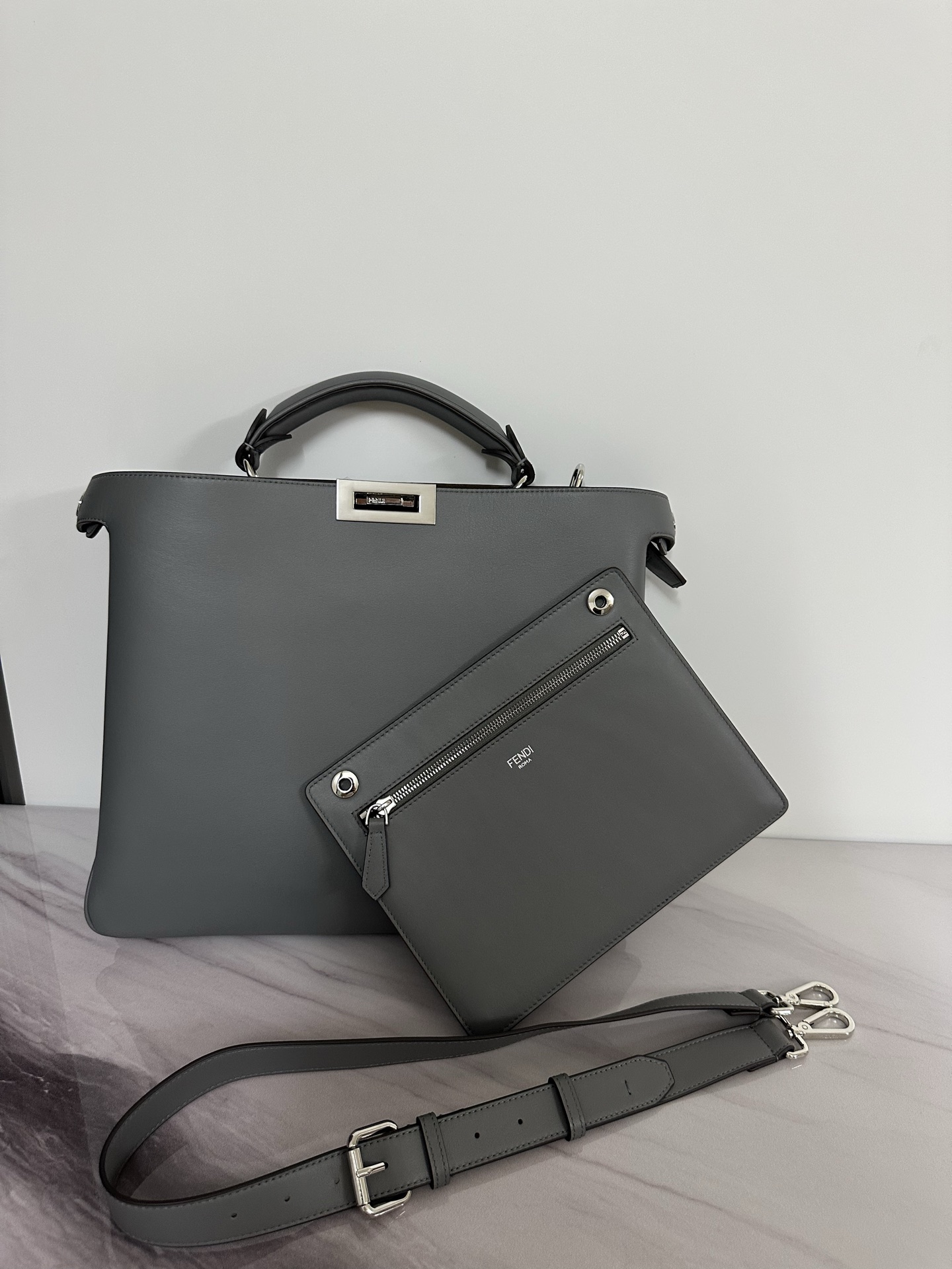 Fendi Peekaboo Soft Medium Piel Gris | Fendi