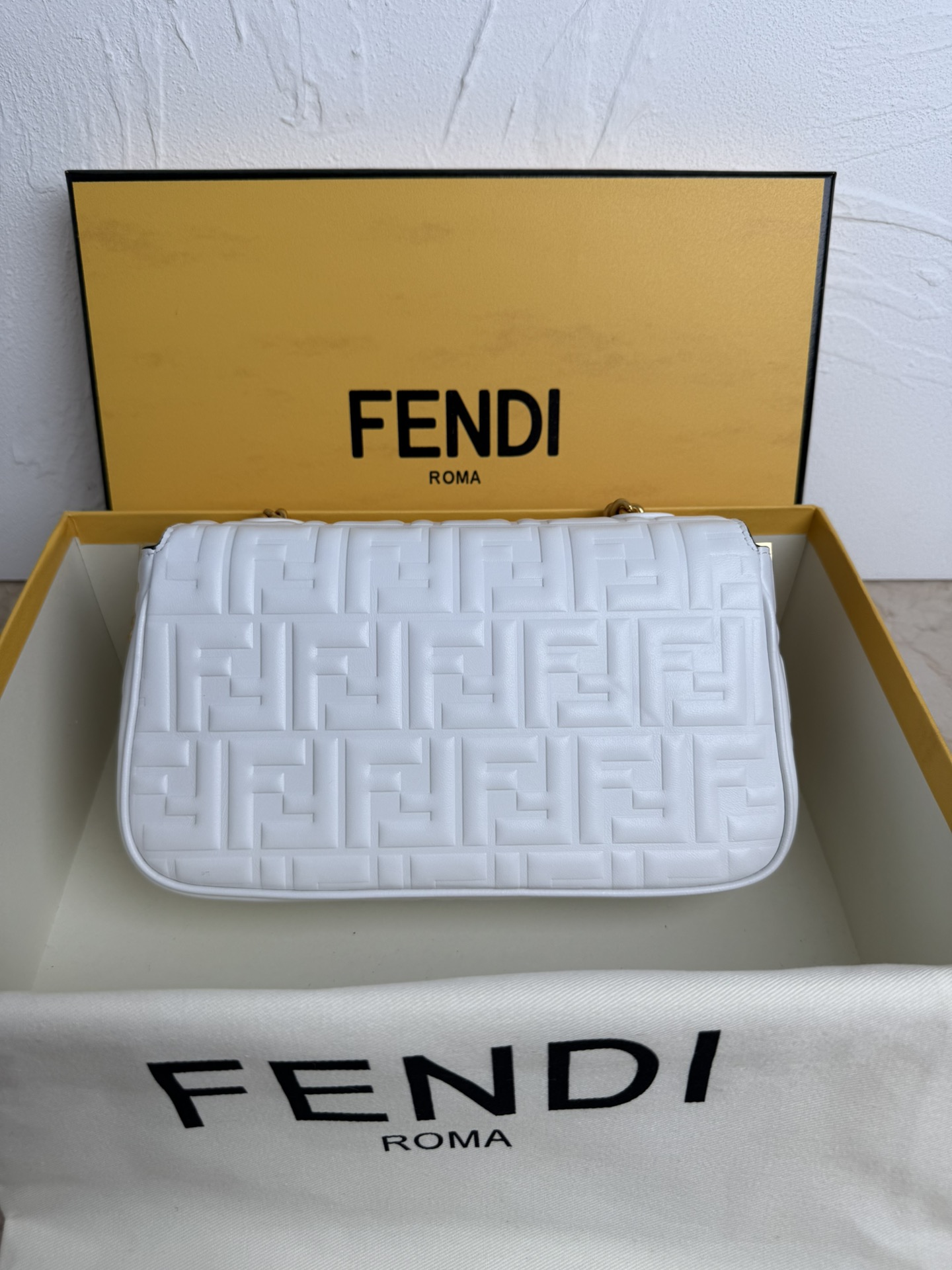Fendi Shoulder Bag 8bn167 Roman Leather White Horse Selleria Logo Women