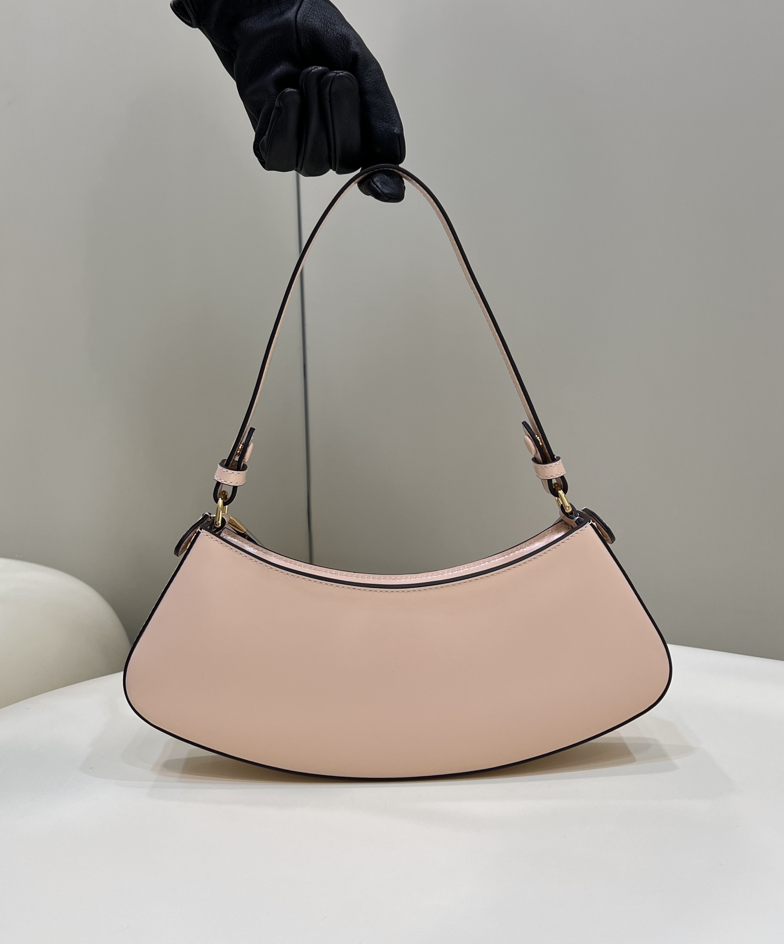 FENDI Vitello Queen Palmellato Fendi O'Lock Swing Camelia