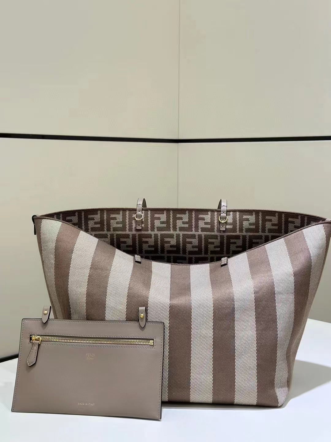 Fendi Women's FF Style Wide Handbag Brown