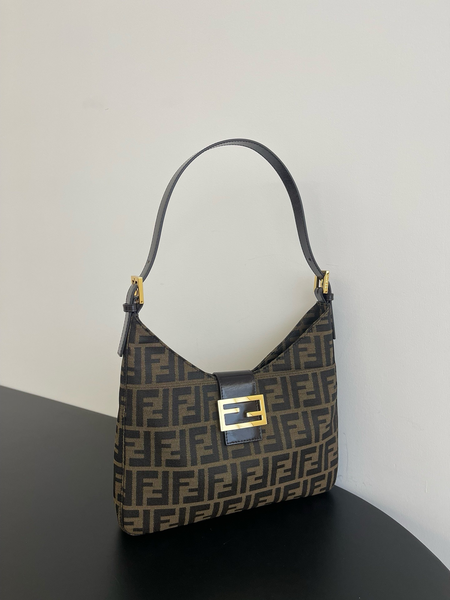Fendi ZUKA MUMMA BUCKET SHOULDER BAG BROWN