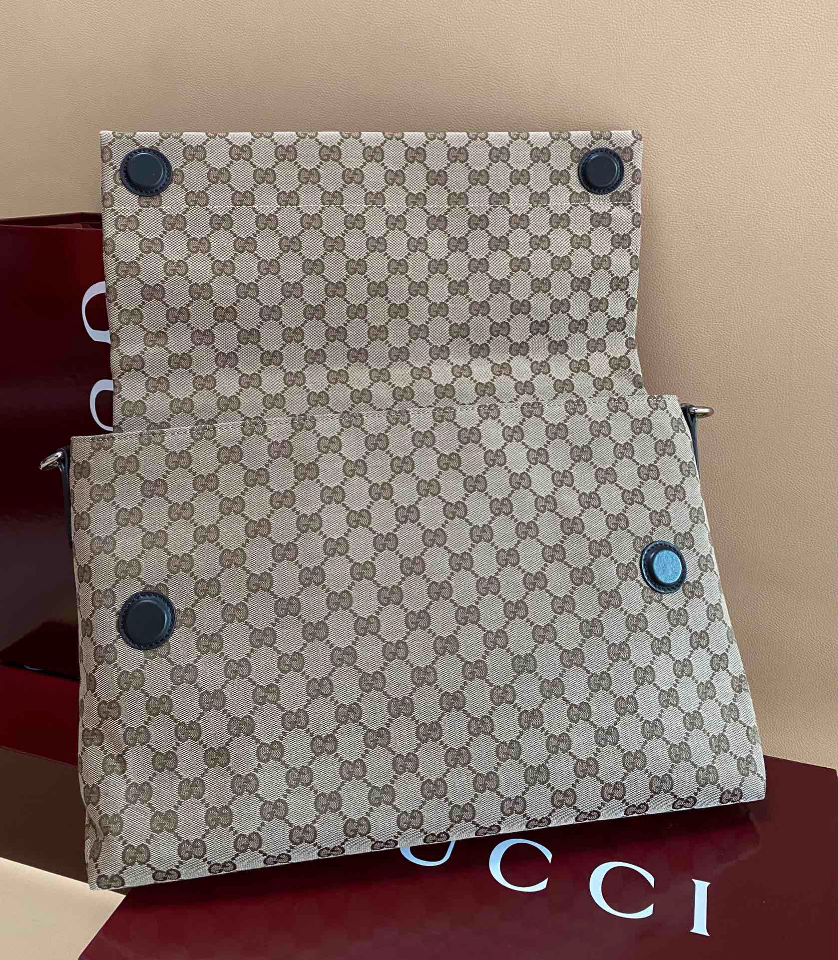 GG canvas large crossbody bag in Beige GG Canvas