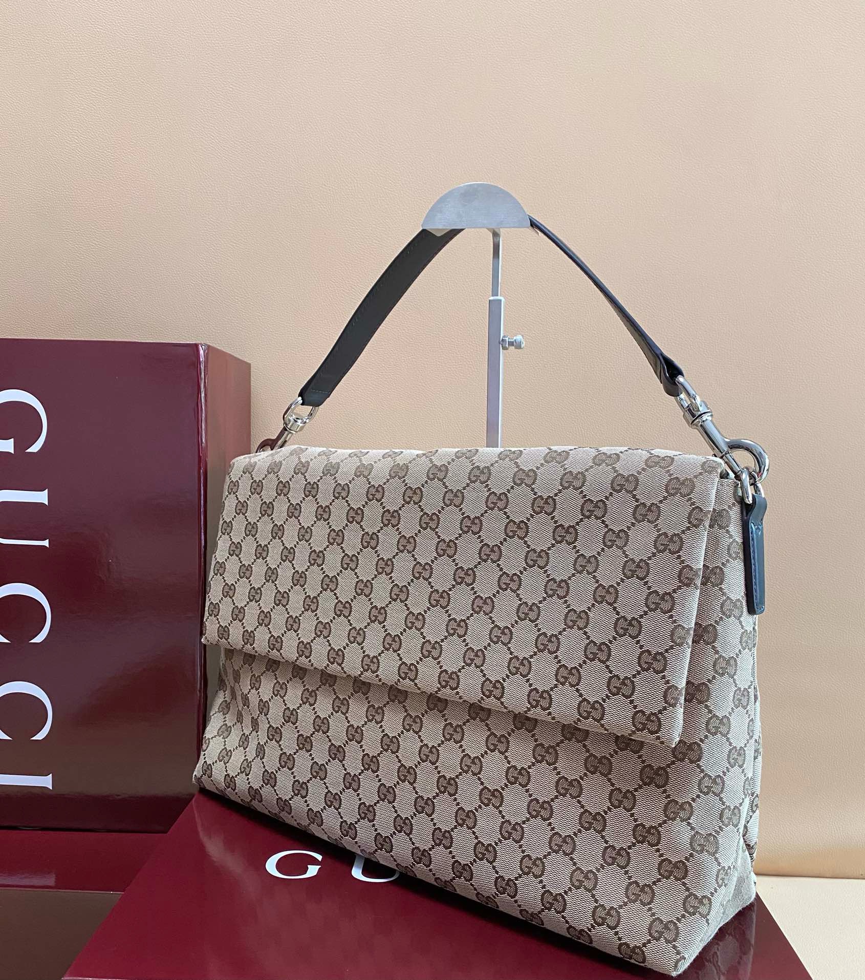 GG canvas large crossbody bag in Beige GG Canvas