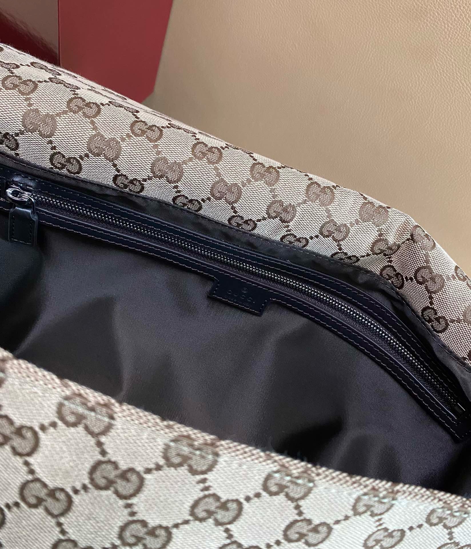 GG canvas large crossbody bag in Beige GG Canvas