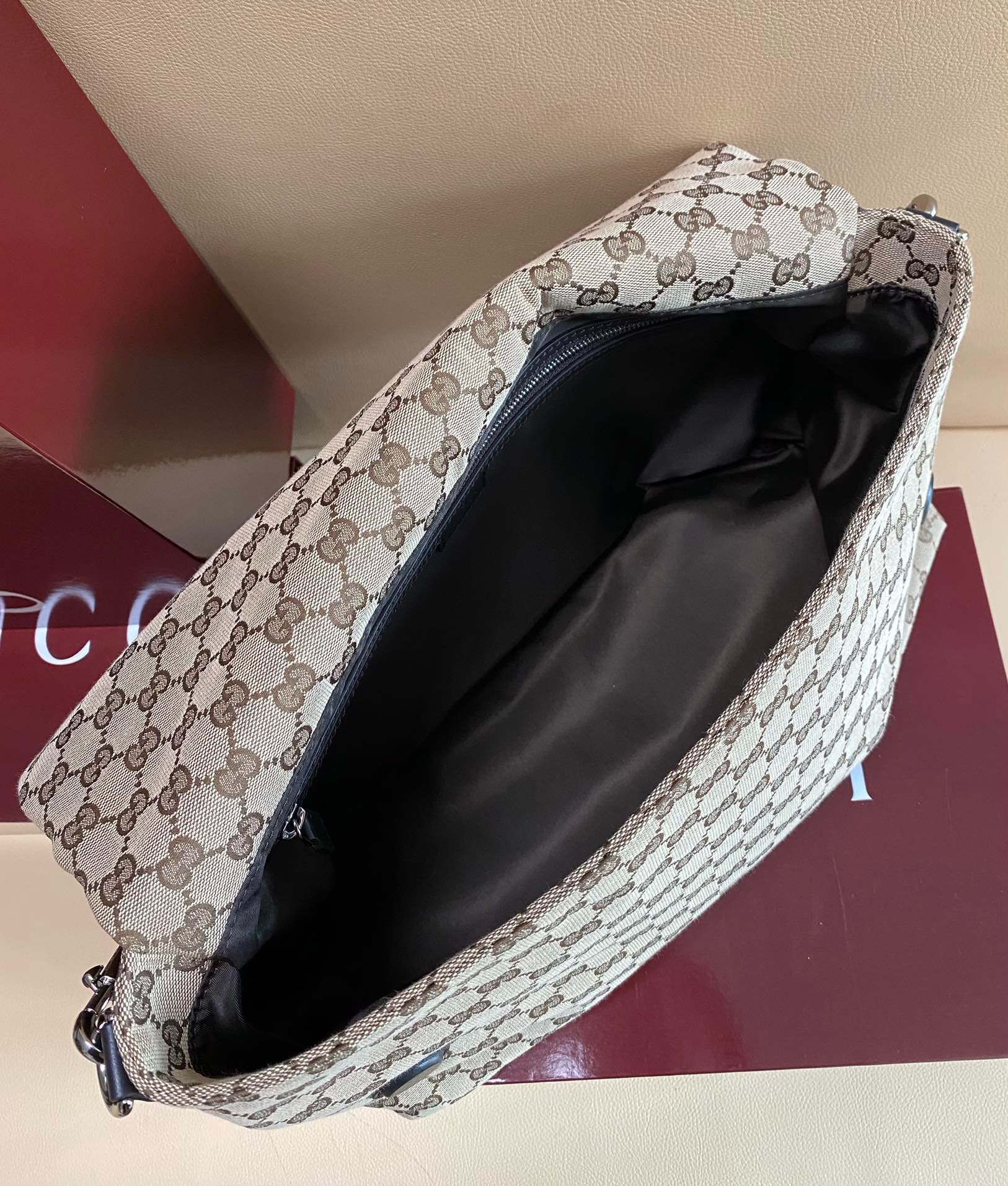 GG canvas large crossbody bag in Beige GG Canvas