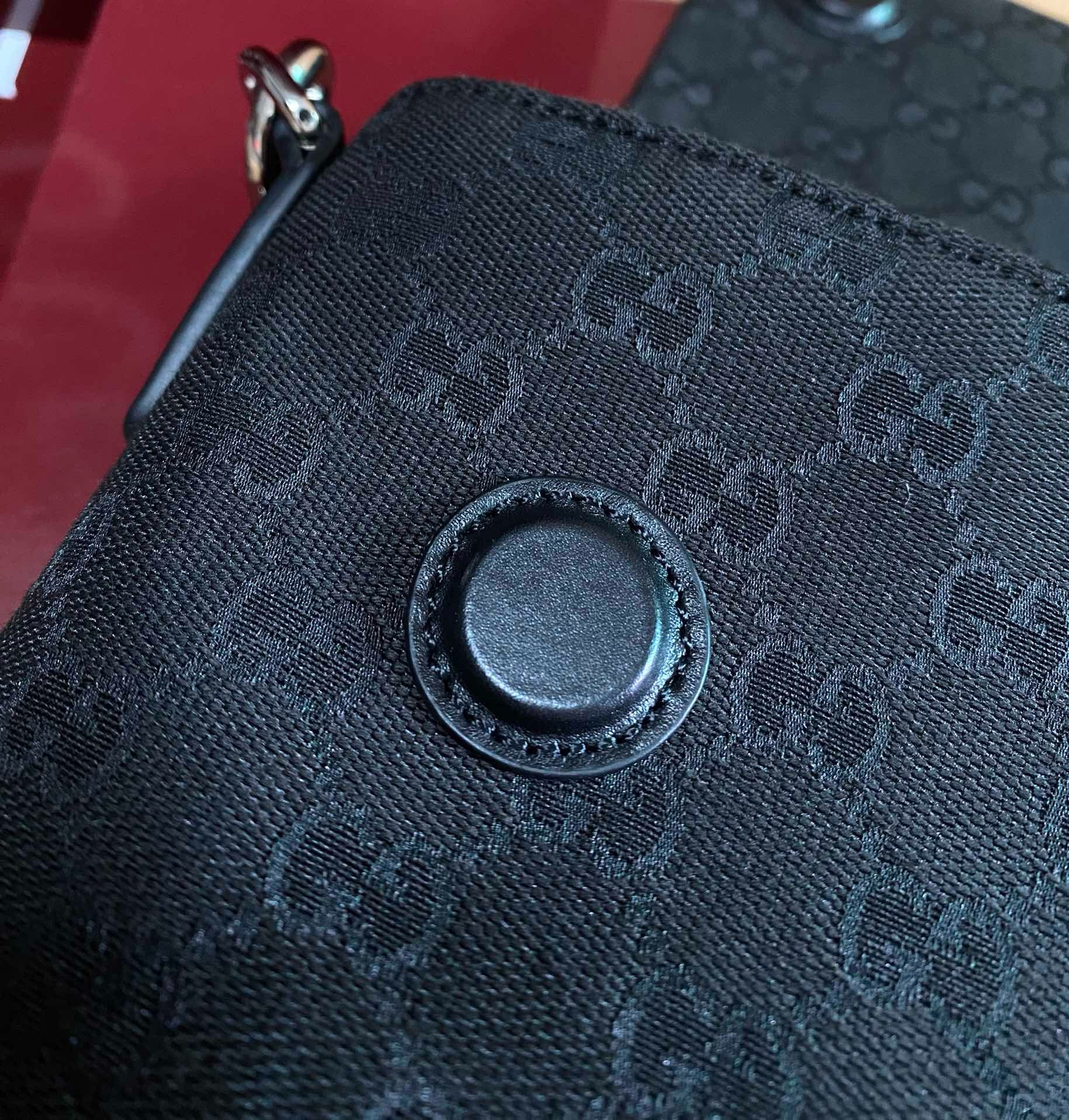 Gucci Black GG Canvas Crossbody: Stunning 2024 Web Strap Bag