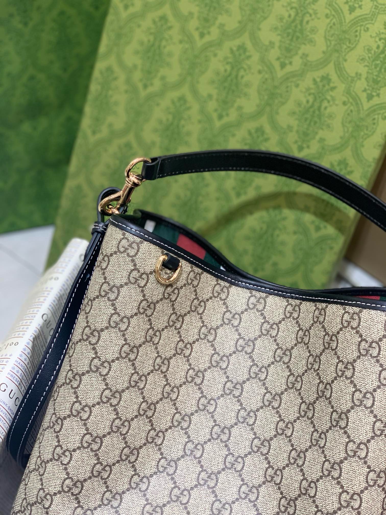 Gucci GG Supreme Canvas Bucket Bag - Stunning 2024 Luxury Style