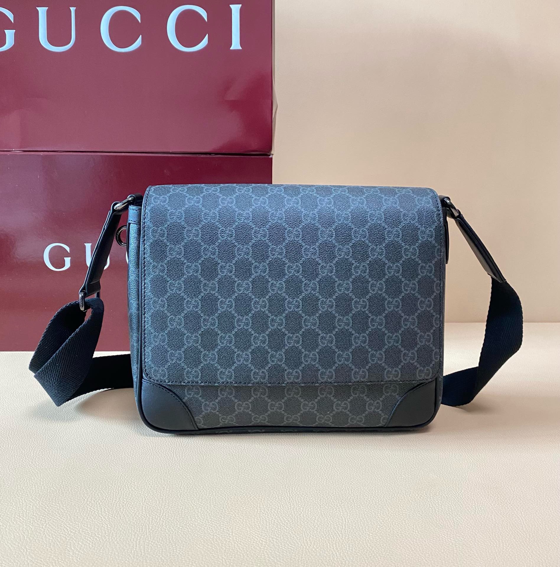 GG Emblem medium crossbody bag