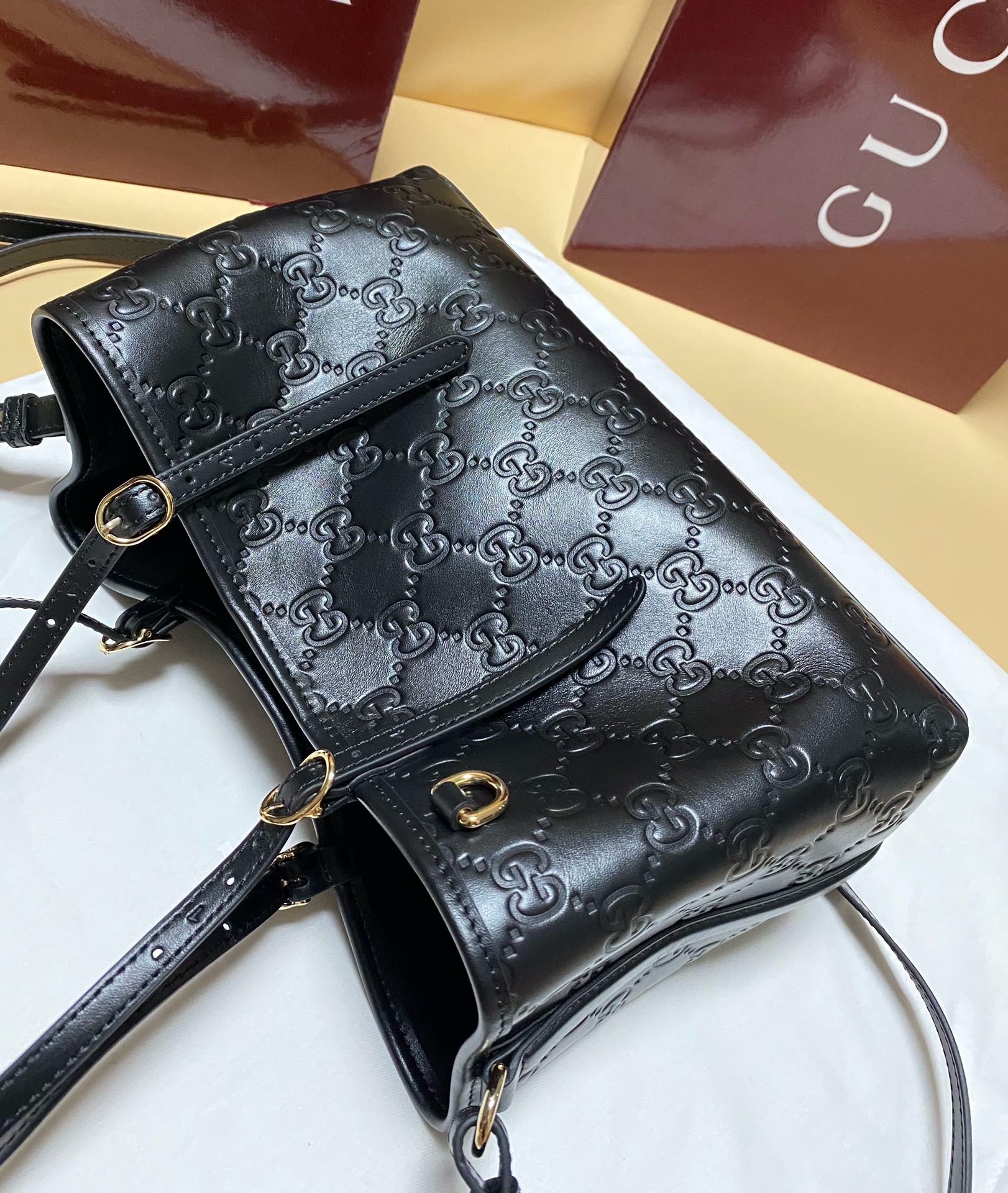 GG Emblem medium tote bag in black leather