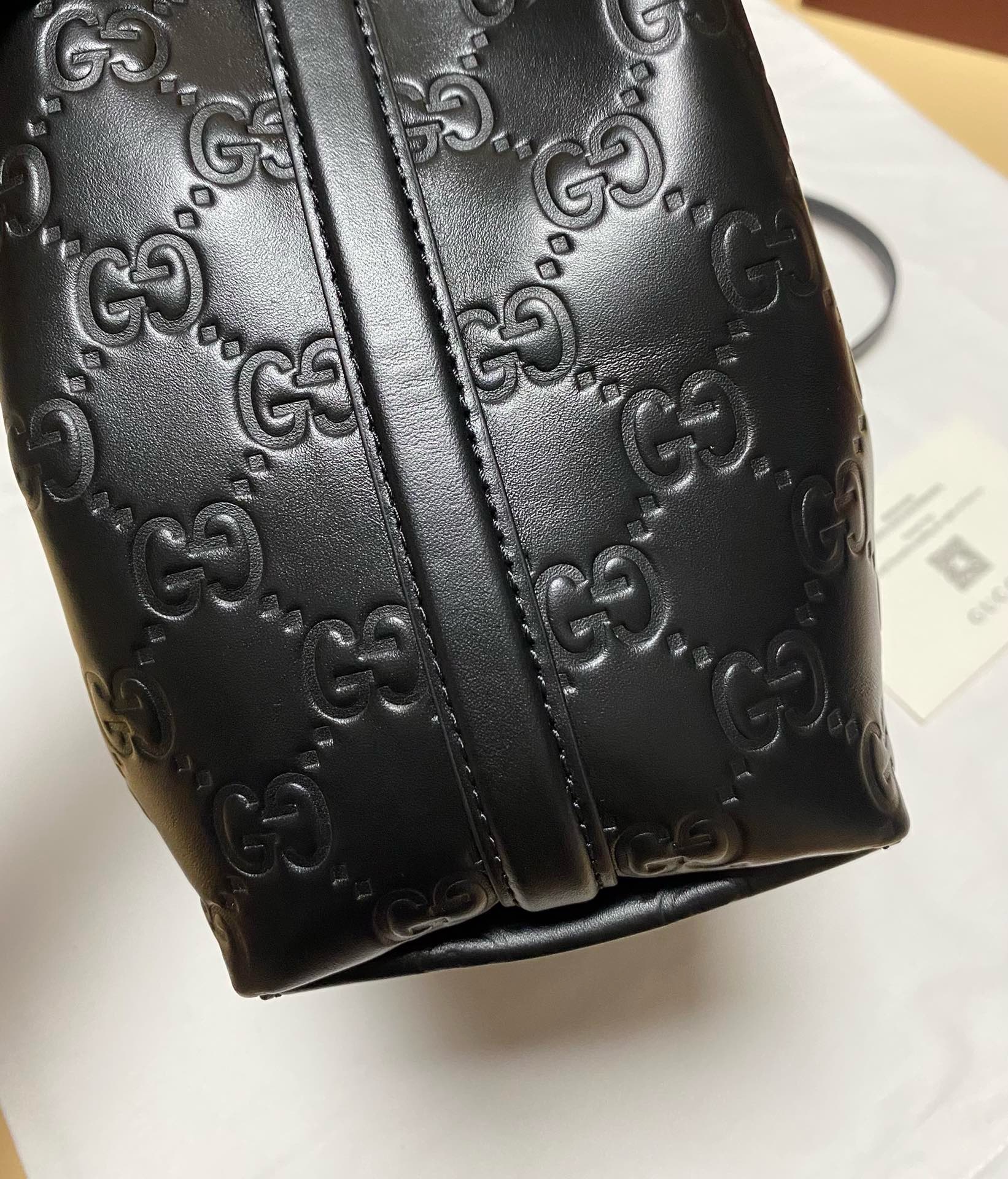 GG Emblem medium tote bag in black leather