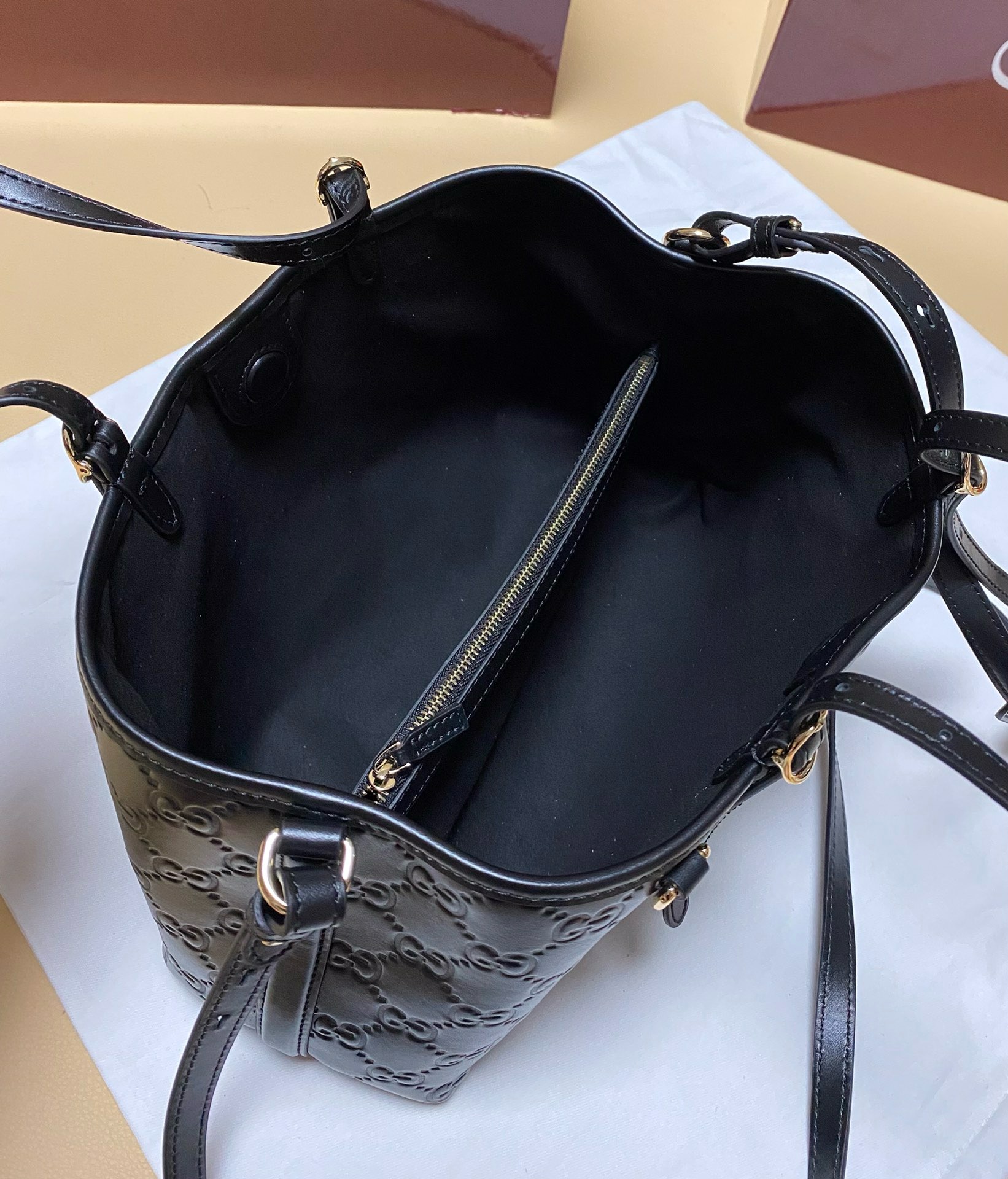 GG Emblem medium tote bag in black leather