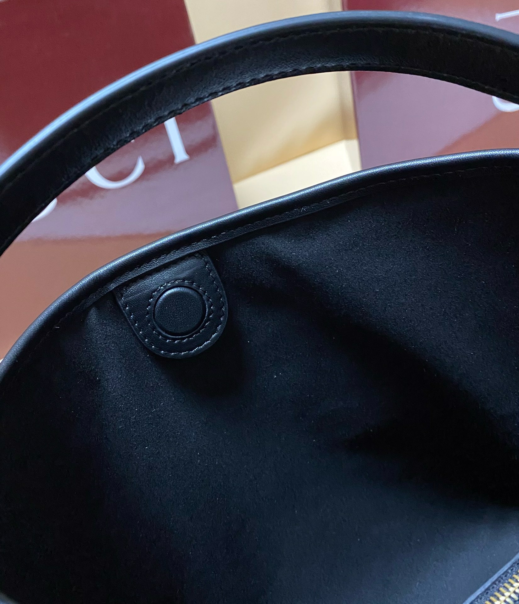 Gucci GG Embossed Leather Bucket Bag: Premium Style 2024