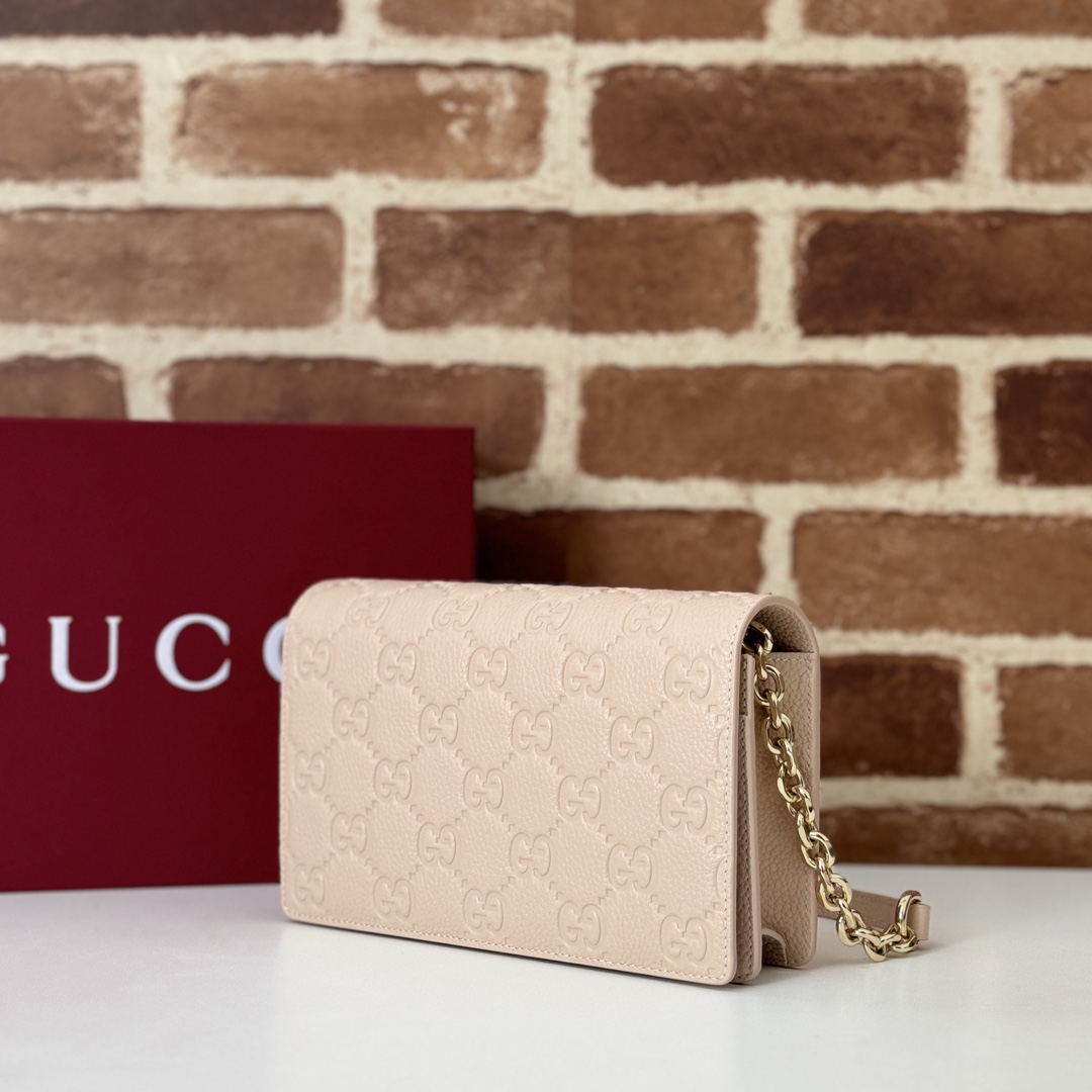 GG Emblem wallet on chain in Neutral Leather | GUCCI