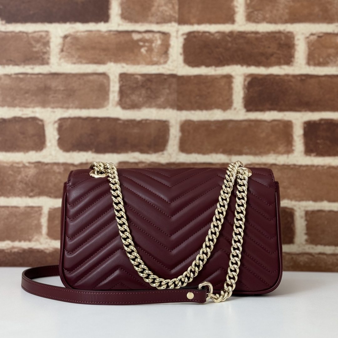 GG Marmont medium shoulder bag in Rosso Ancora red leathe