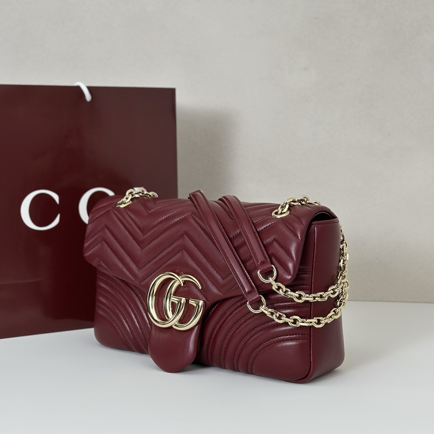 GG Marmont medium shoulder bag in Rosso Ancora red leathe