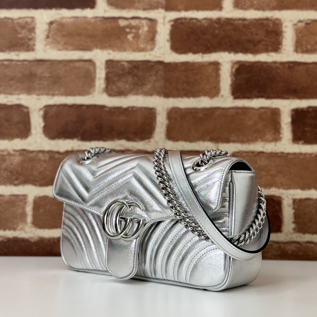 GG Marmont medium shoulder bag in Silver Leather | GUCCI