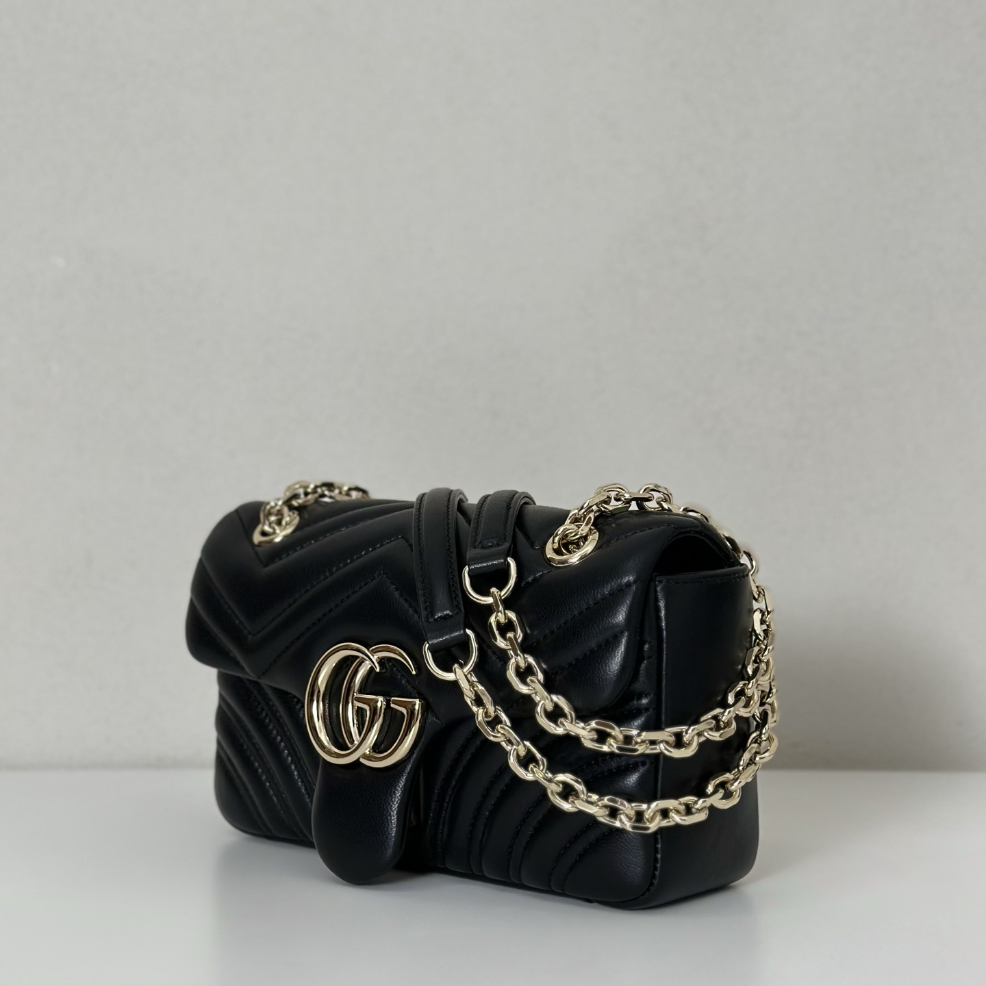 GG Marmont small shoulder bag in Neutral Leather | GUCCI