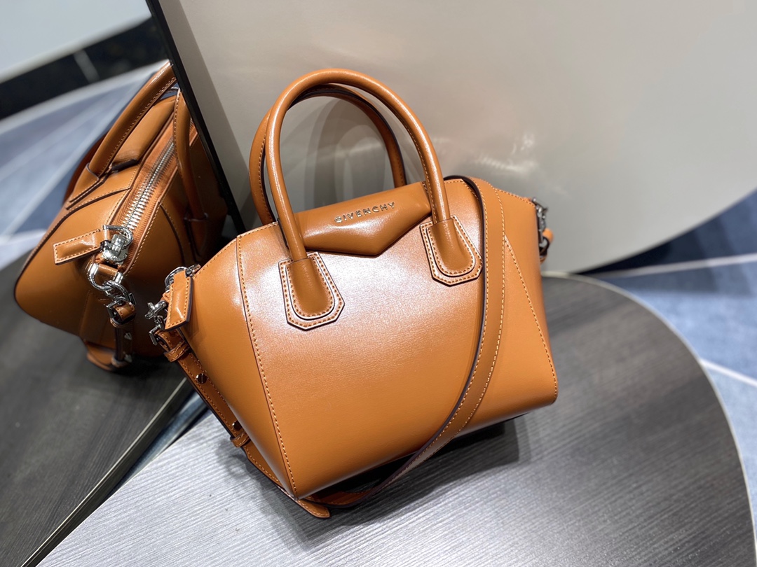 Givenchy Antigona Chain Small leather tote Givenchy GIVENCHY 01089