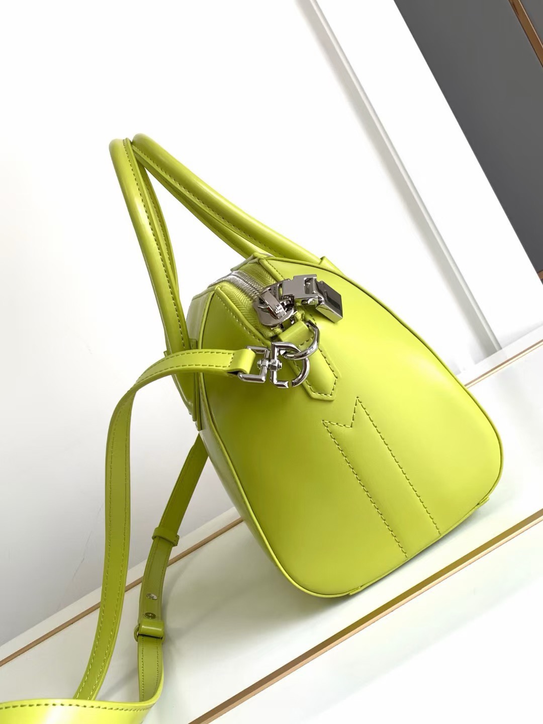 Givenchy Antigona Leather Satchel - Citrus Green -