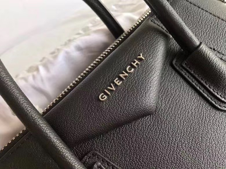 Givenchy Antigona Pebbled Leather Tote Bag | Black |
