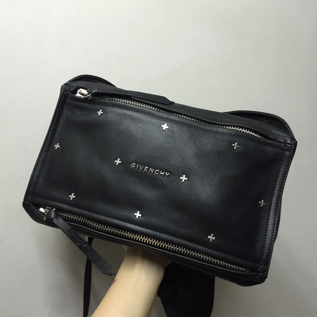 Givenchy Black Leather Shoulder Bag ref 2337857 -