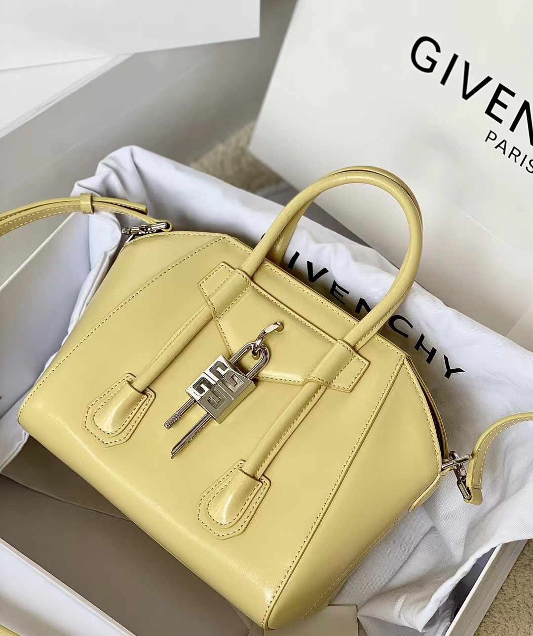 GIVENCHY Box Calfskin Mini Lock Antigona Shoulder Bag Avocado yellow Green 1631970