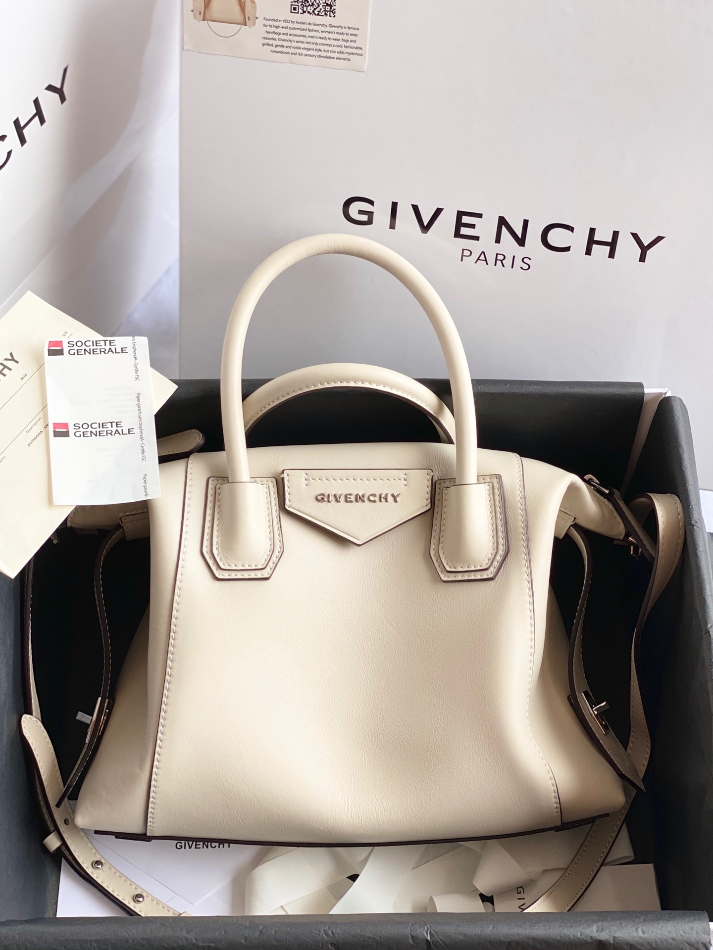 Givenchy Mini Antigona bag in Box leather | Givenchy DE | Givenchy