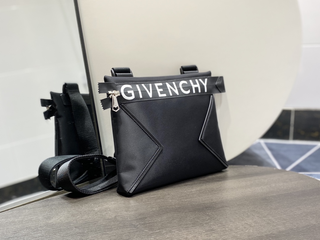 GIVENCHY Nylon Spectre Messenger Black 700441 | GIVENCHY 01568