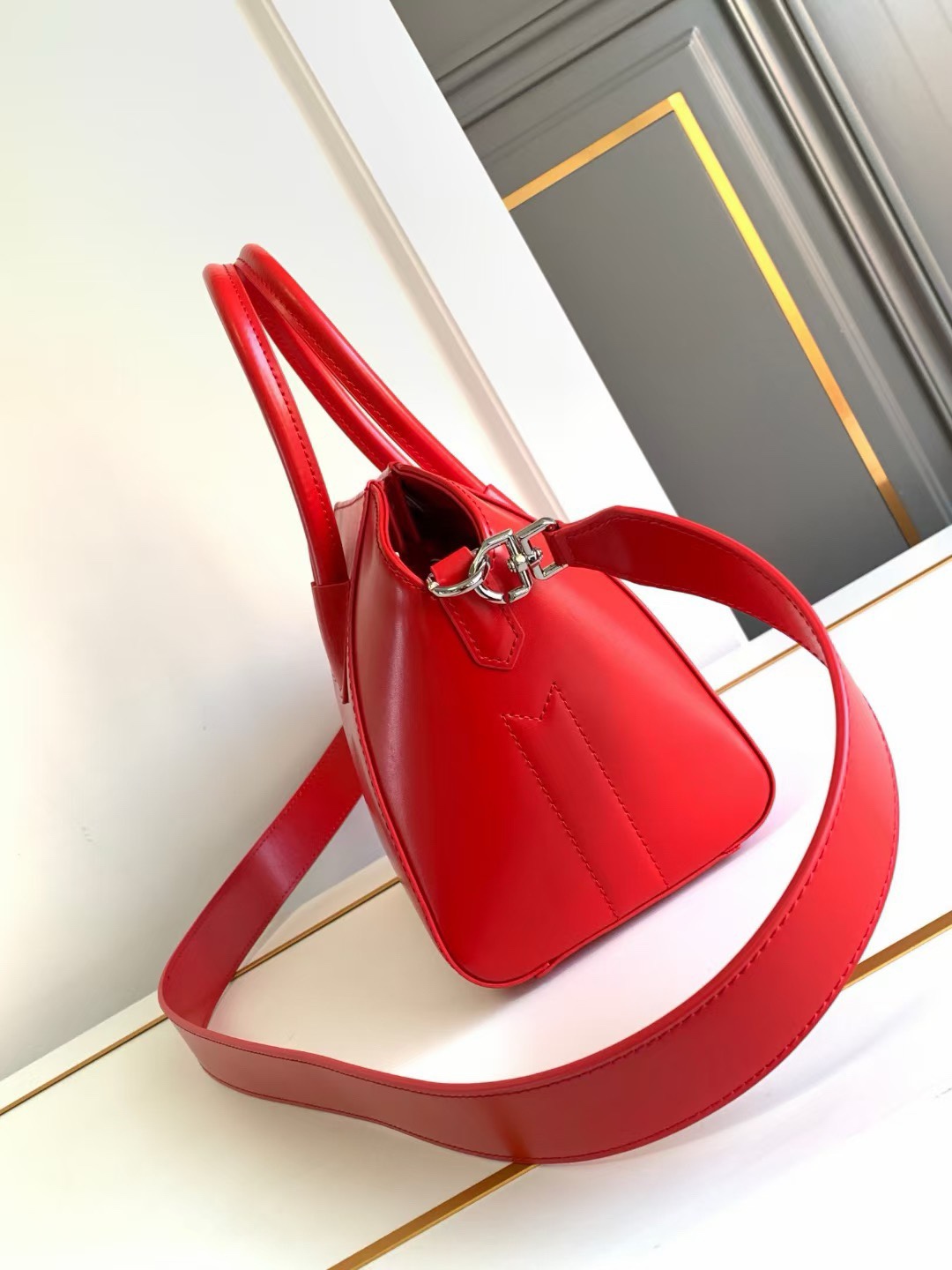 Givenchy Red Smooth Leather Small Antigona Bag |