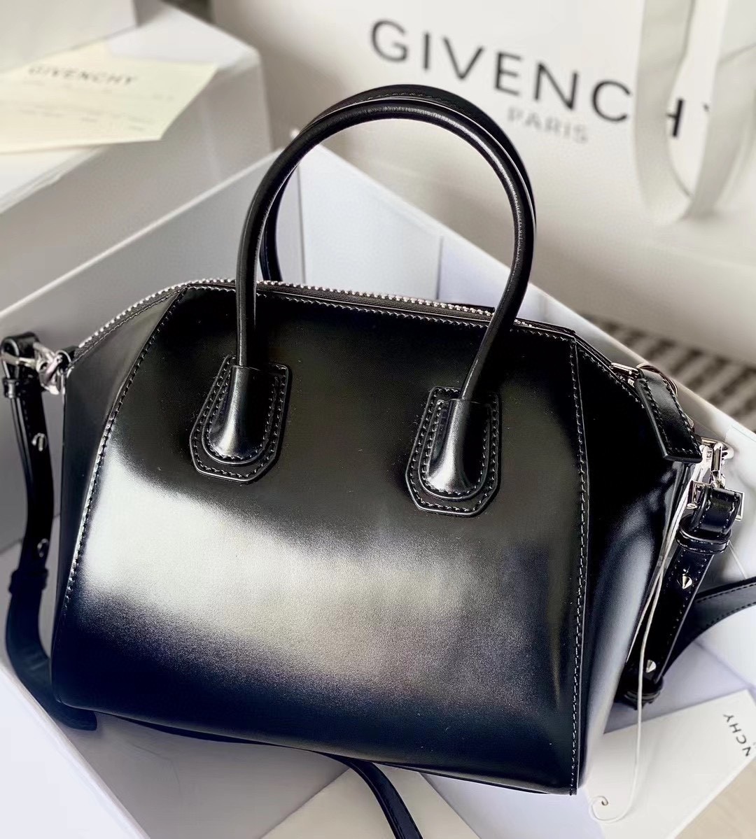 GIVENCHY Shiny Lord Calfskin Micro Antigona Black 1311666