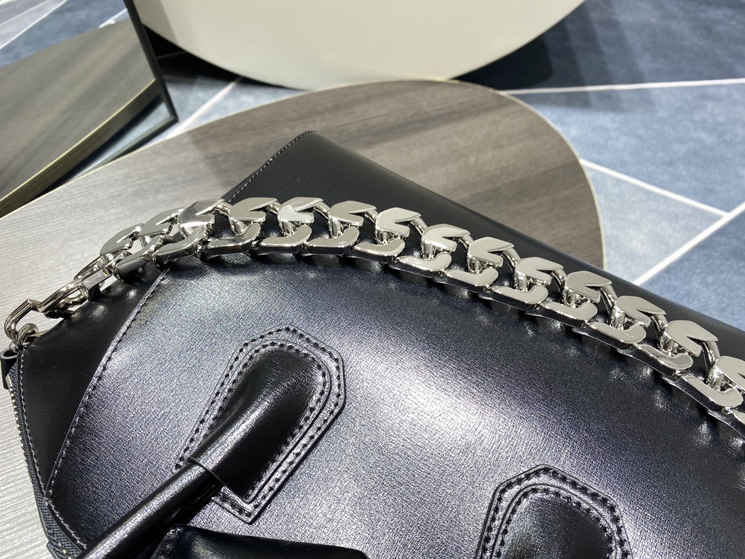 GIVENCHY Shiny Lord Calfskin Mini Antigona With Chain Black