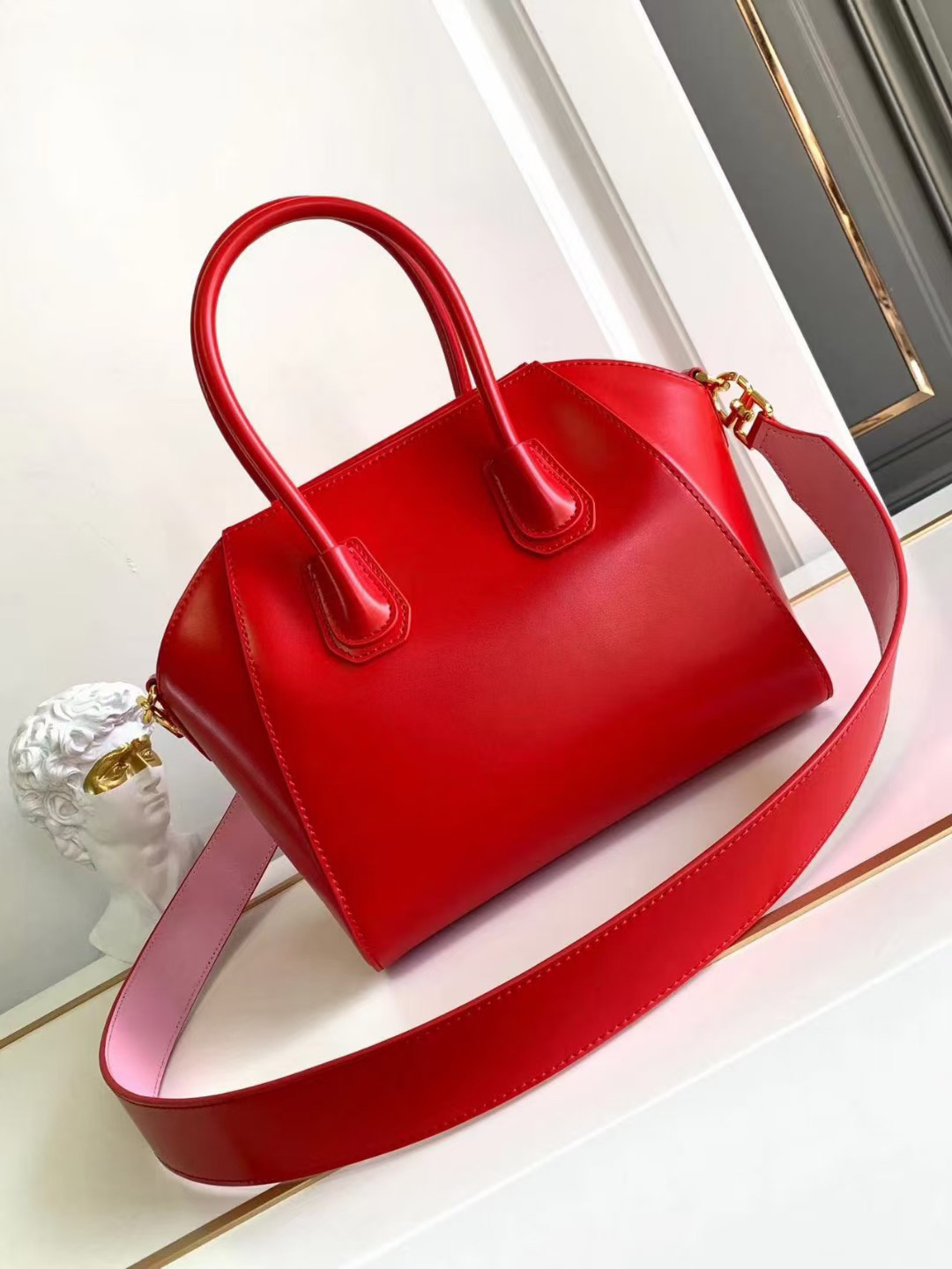 GIVENCHY Shiny Lord Calfskin Small Antigona Red 1558219