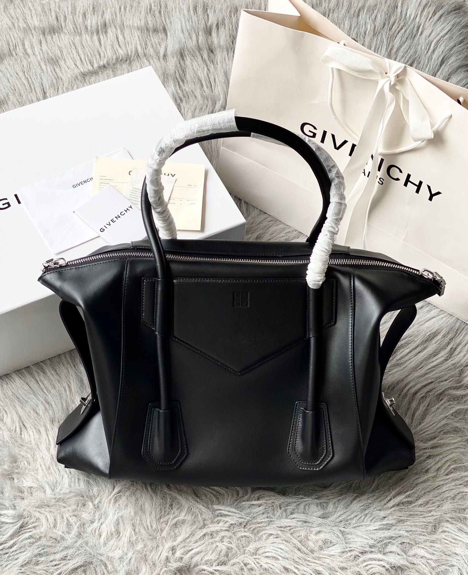 GIVENCHY Smooth Calfskin Medium Antigona Lock Duffle