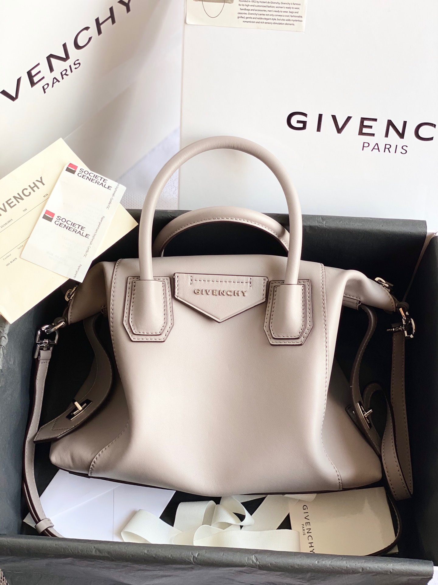 GIVENCHY Soft Calfskin Small Antigona Blush Pink 1657196 |
