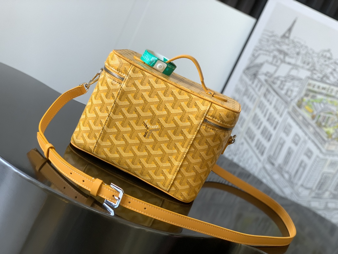 GOYARD Goyardine Muse Vanity Case Yellow 1384382 |