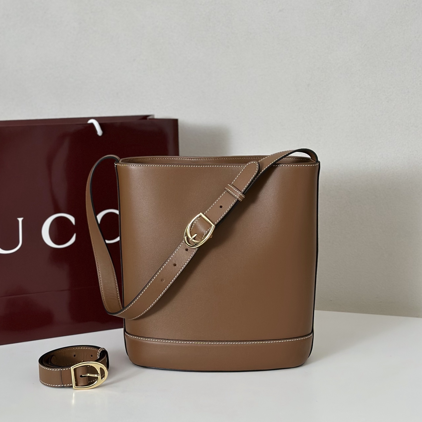 Gucci 73 small bucket bag in brown leather