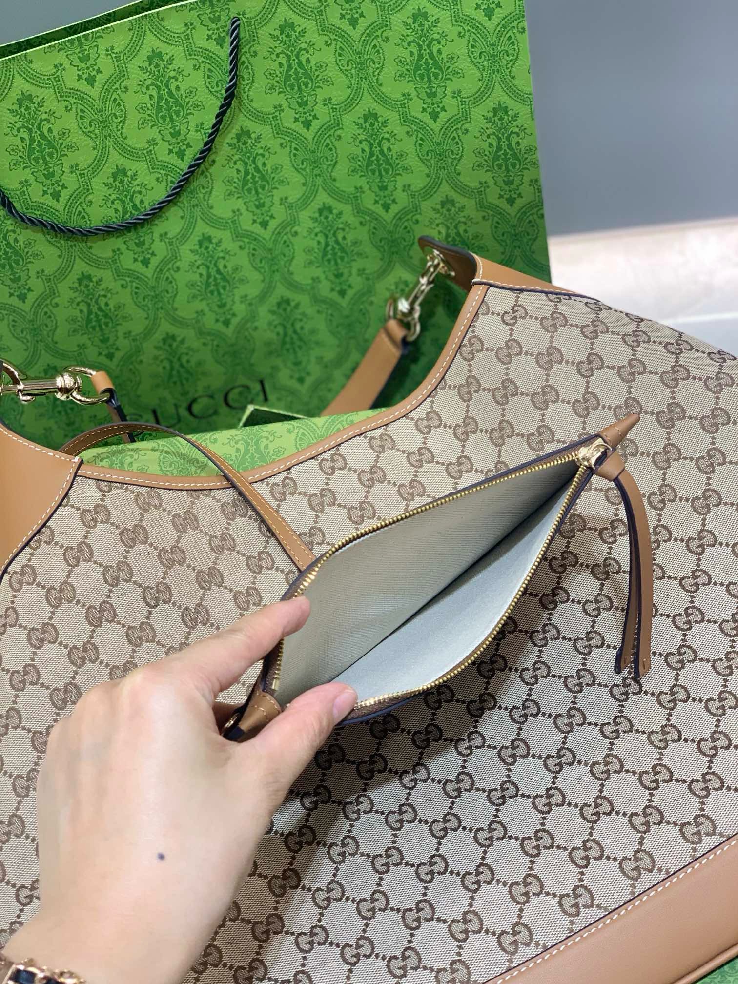 Gucci Beige GG Hobo Bag: Stunning 2024 Luxury Shoulder Bag