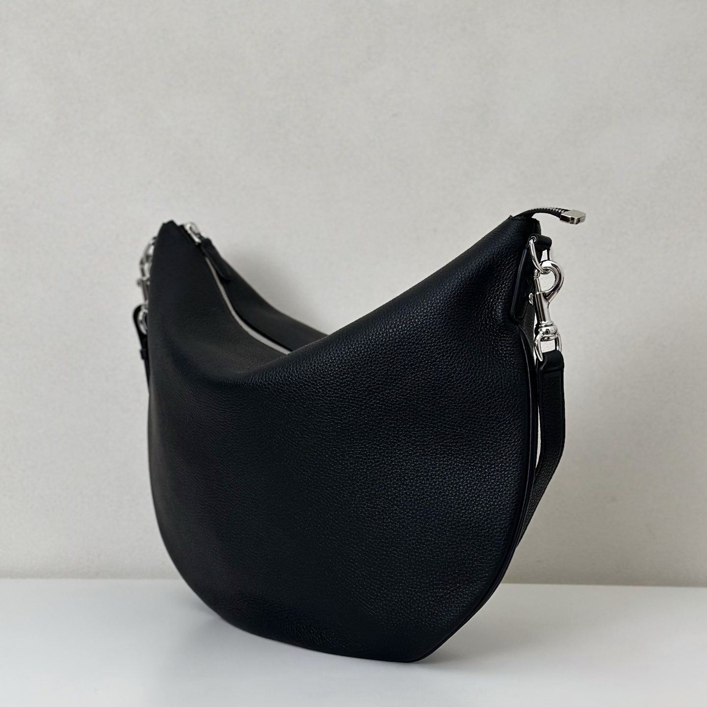 Gucci B large shoulder bag in black leather | GUCCI