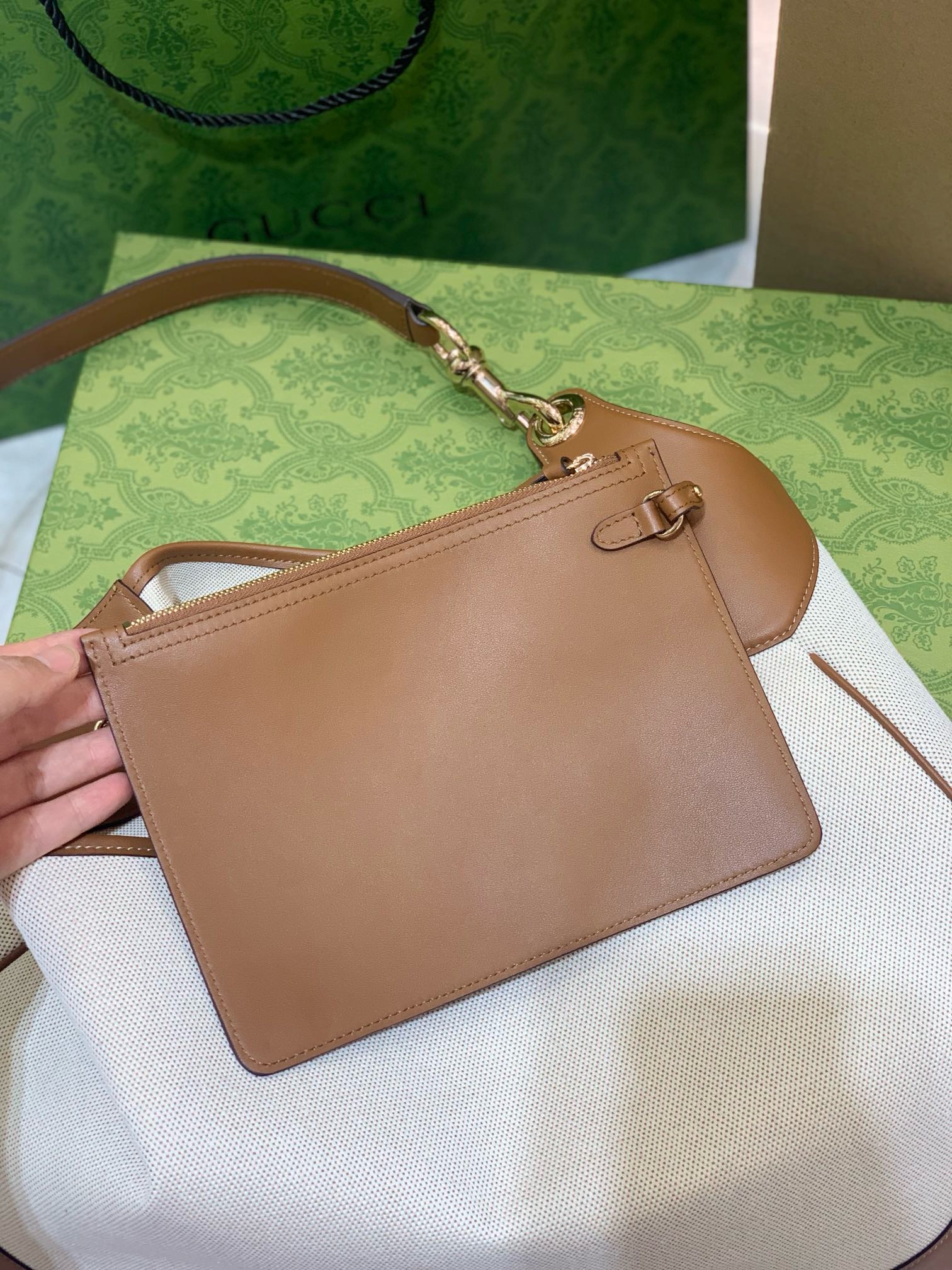 Gucci B large shoulder bag in natural canvas