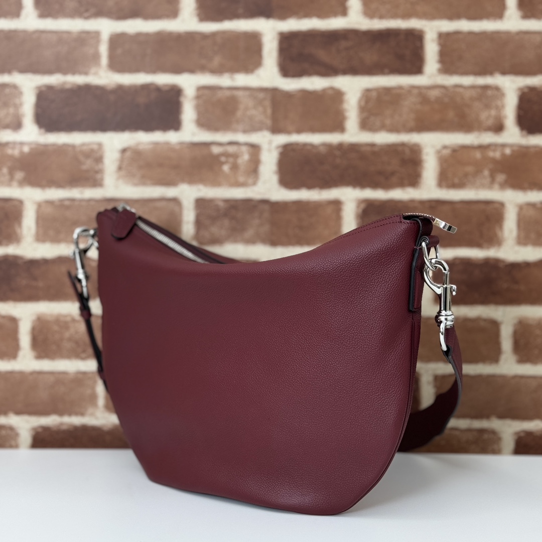 Gucci B large shoulder bag in Rosso Ancora red leathe