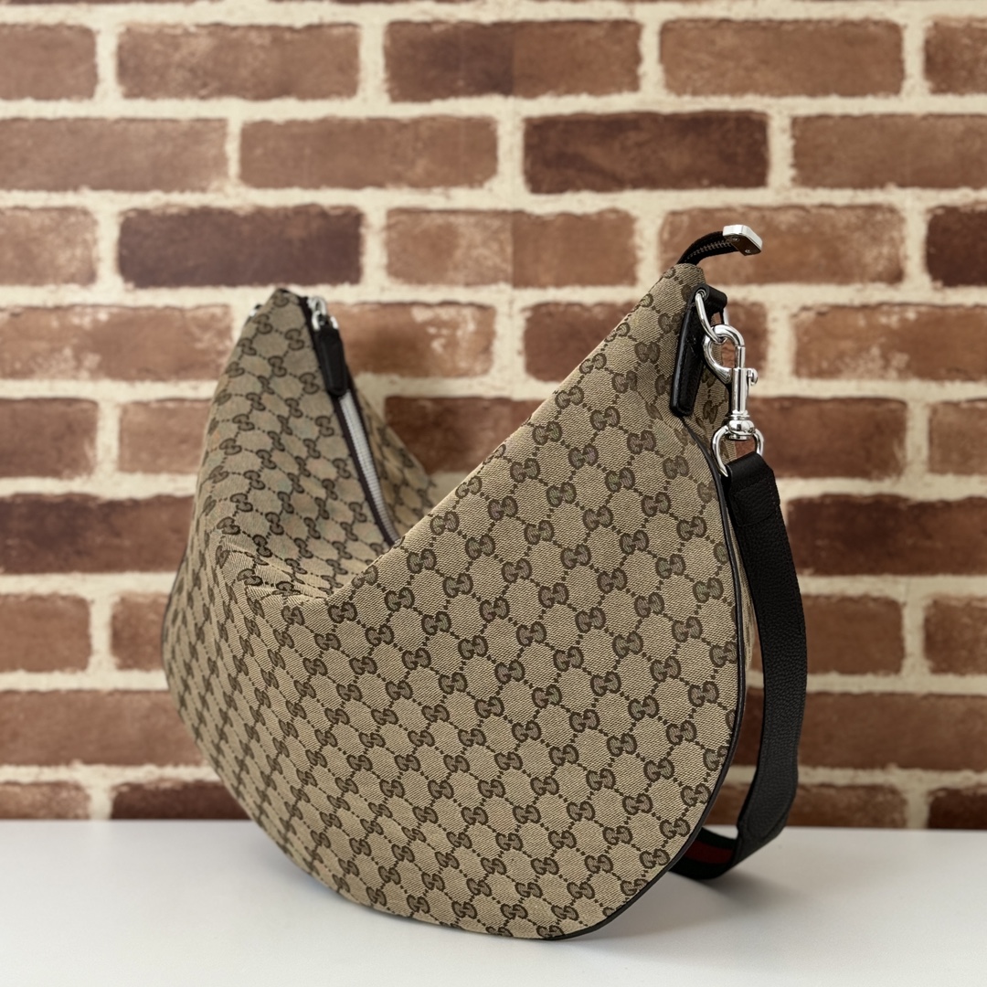 Gucci B medium shoulder bag in Black Leather | GUCCI