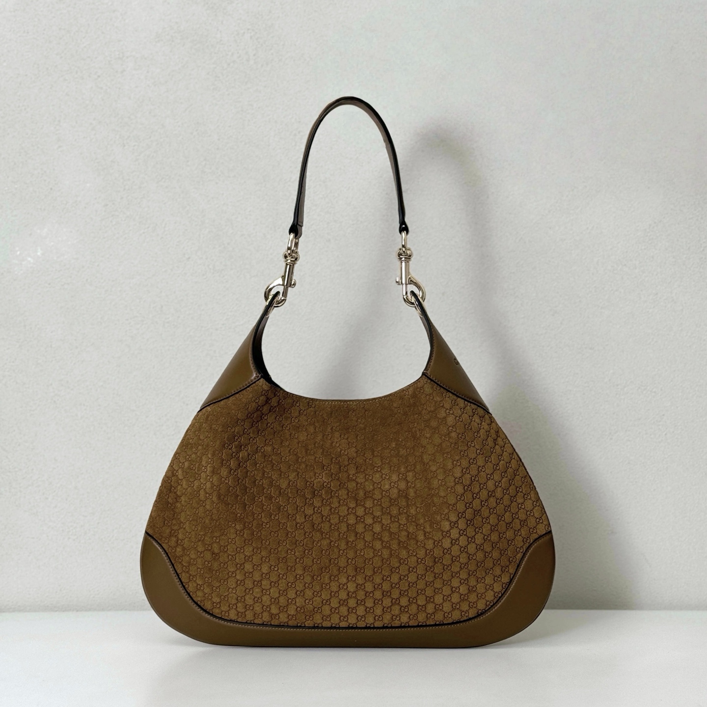 Gucci B medium shoulder bag in brown GG suede | GUCCI