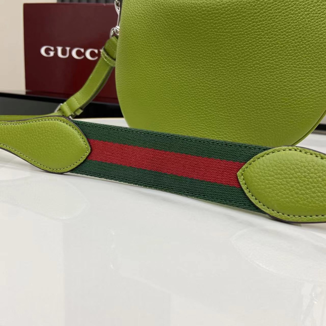 Gucci B small bag in olive green leather | GUCCI