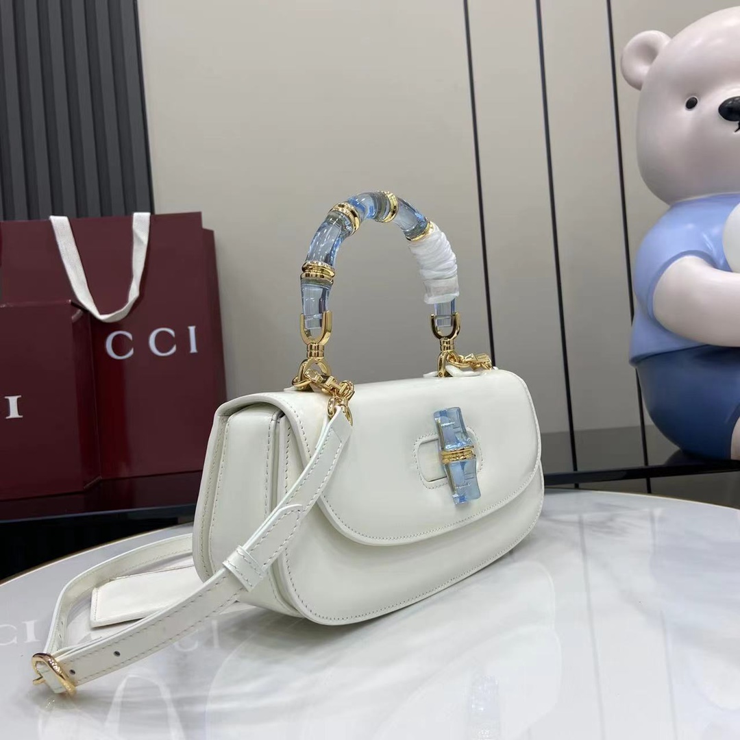 Gucci Bamboo Diva medium bag in white leather | GUCCI