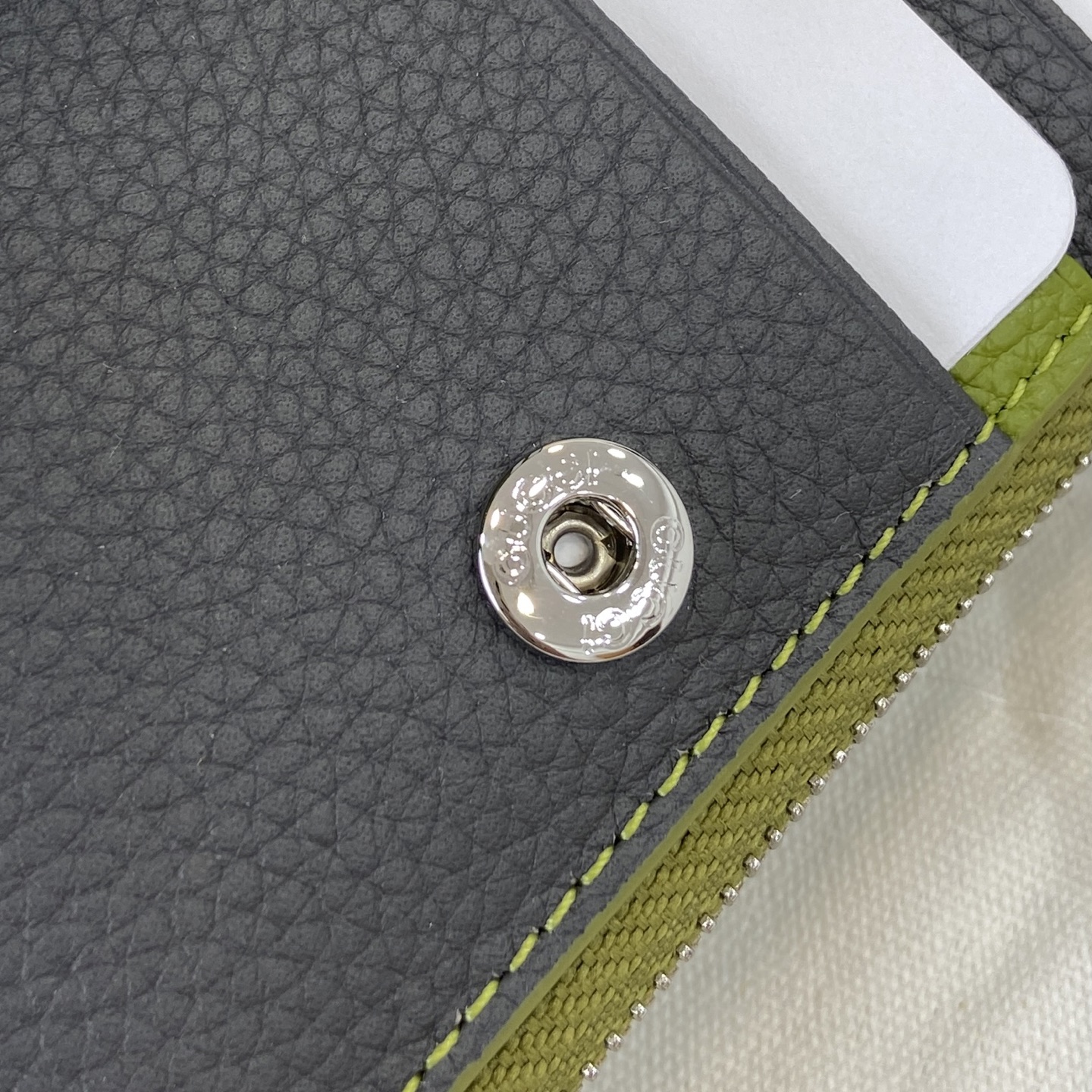 GUCCI Bi-color long card case in Green Leather