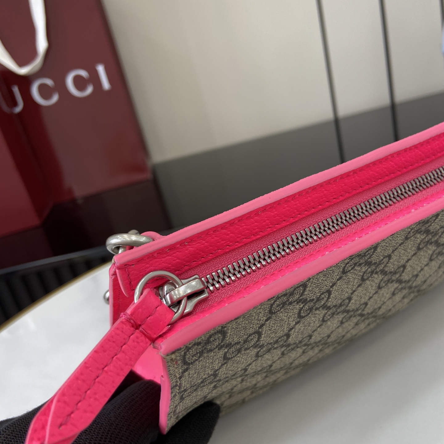 Gucci Bi-color small pouch in beige and dark brown Supreme | GUCCI