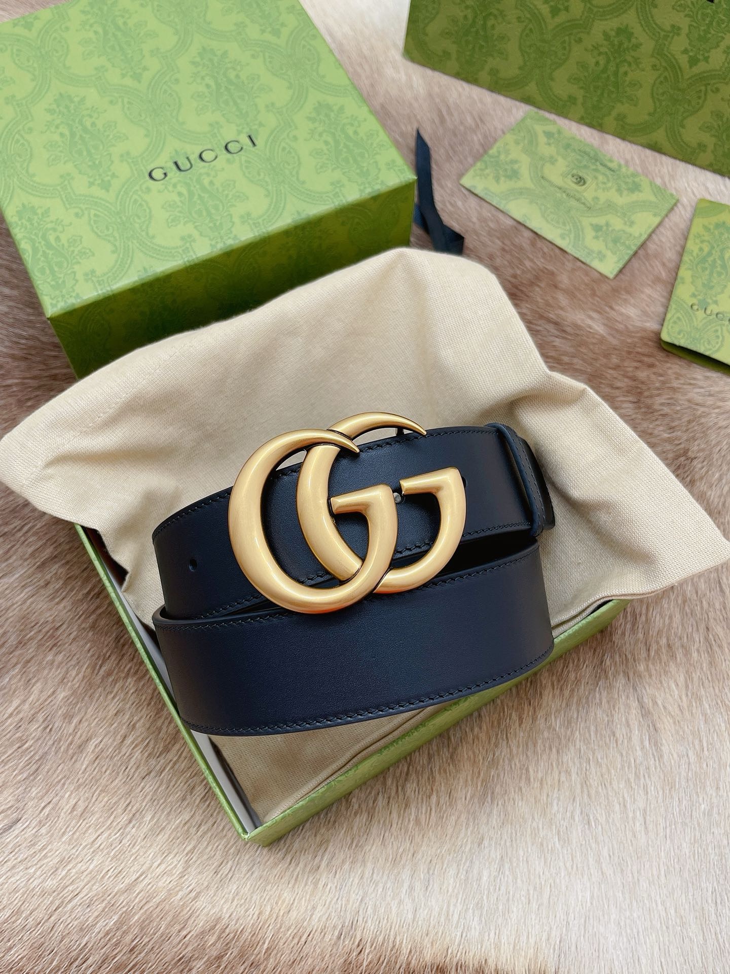Gucci Black Smooth Calfskin Leather Gold Double G Buckle Belt 90/36